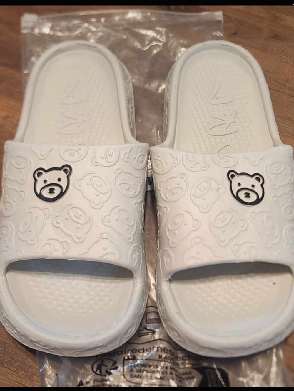 “New” Beige Teddy Bear-Embossed Slide Sandals  MEN’S (10.5/11) WOMEN’S I11.5-12)